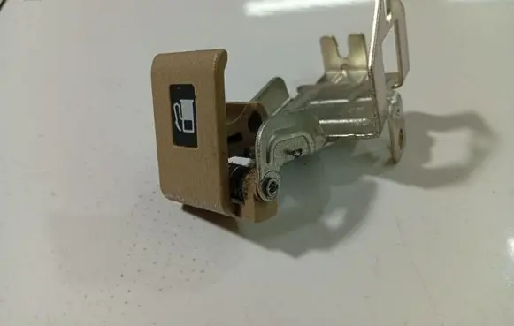 Honda CR-V Fuel tank opening switch