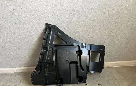 BMW X3 G01 Bumper support mounting bracket corner 7400668