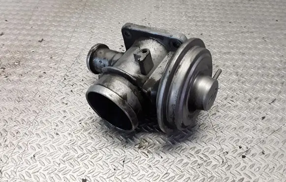 BMW 5 E39 EGR valve 72252200