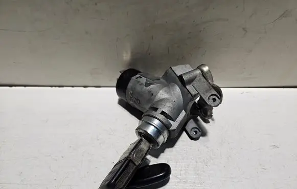 Mercedes-Benz Sprinter W901 W902 W903 W904 Ignition lock A9014600104