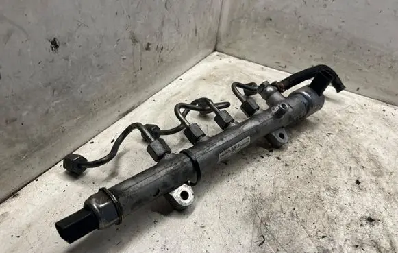 Mercedes-Benz E W212 Fuel main line pipe A6510700495
