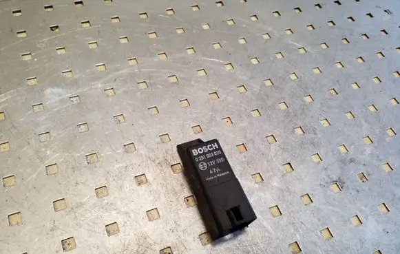 Honda CR-V Glow plug pre-heat relay 0281003030