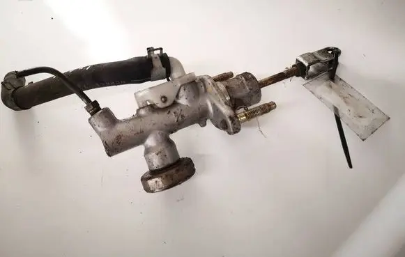 Nissan X-Trail T30 Clutch master cylinder 