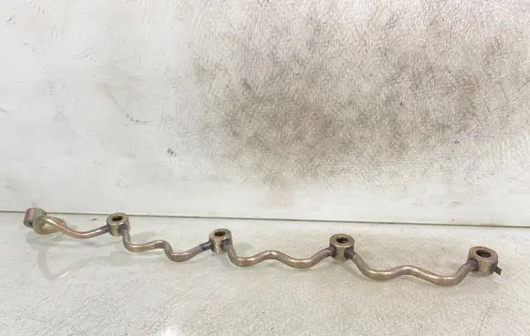Toyota Corolla Verso AR10 Fuel injector supply line/pipe 