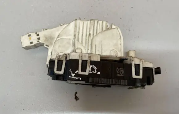 Mercedes-Benz E W212 Front door lock A2047201535