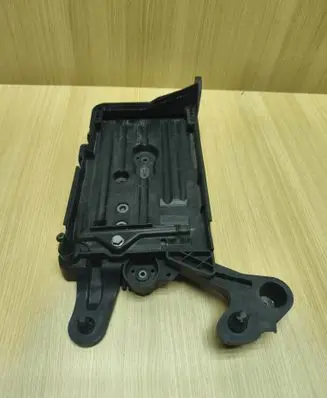 Seat Leon (5F) Battery tray 5Q0915321H 5Q0915331J