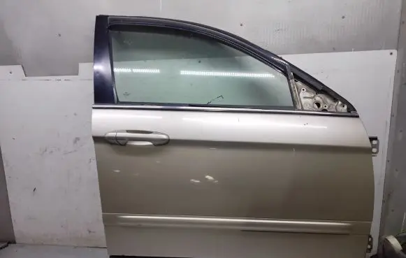 Chrysler Pacifica Front door