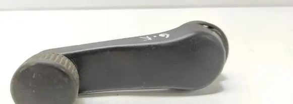 Volkswagen Golf III Rear door window winding handle 1H0837581