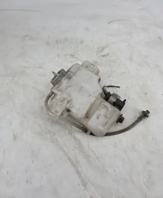 Mitsubishi Pajero Windshield washer fluid reservoir/tank