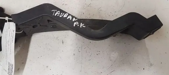 Volkswagen Touran I Front bumper mounting bracket 1T0807889A