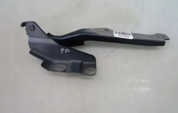 Mazda 3 Engine bonnet/hood hinges