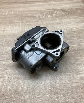 Volkswagen PASSAT B6 EGR valve 03L131501K CBA
