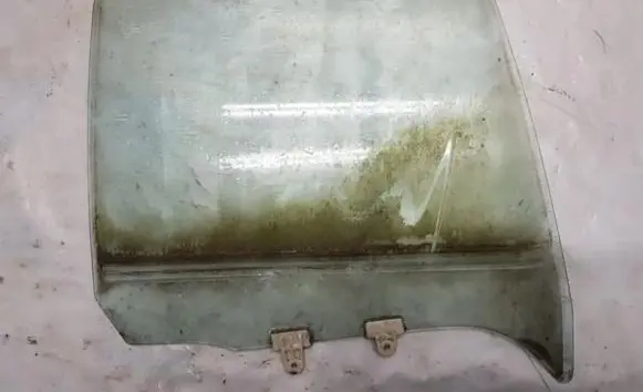 Rear door window glass