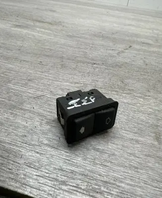BMW 5 E39 Electric window control switch 8368974