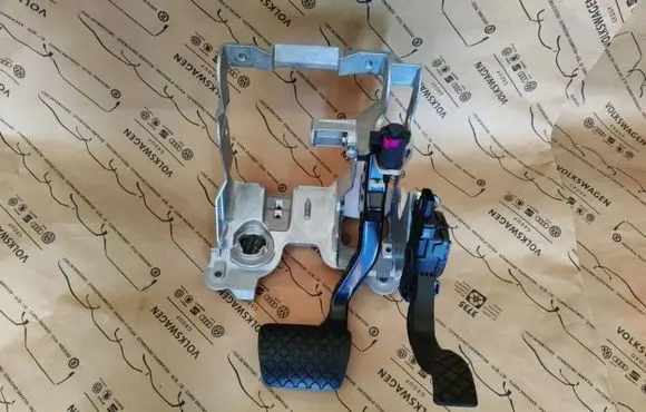 Audi Q5 SQ5 Pedal assembly 8K1721117