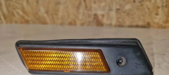 BMW 7 E32 Front fender indicator light 13780139