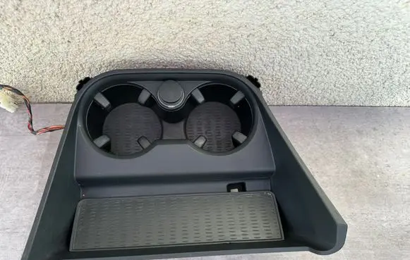 Cup holder front