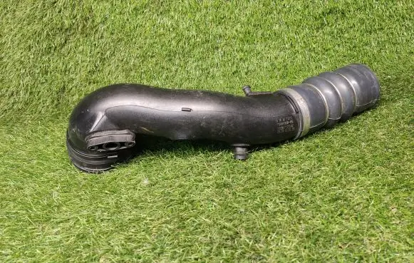 BMW 5 F10 F11 Intercooler hose/pipe 7588268 758826805