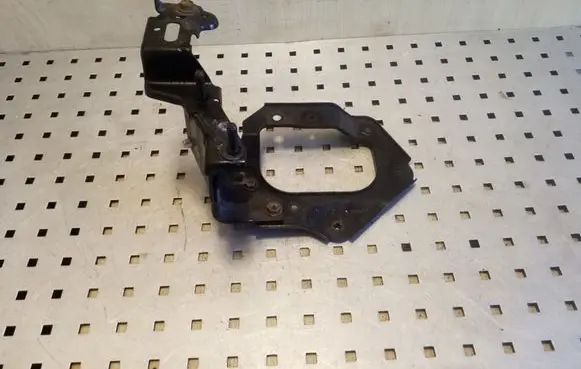 Toyota Avensis T270 Other engine bay part