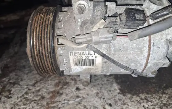 Renault Clio IV Air conditioning (A/C) compressor (pump) 926000217r