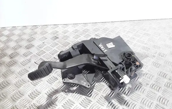 Renault Twingo III Brake pedal 8201213227 A4532900000 465015994F