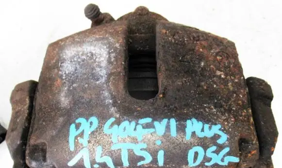 Volkswagen Golf VI Front brake caliper