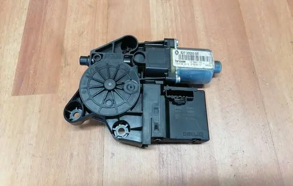 Renault Scenic III - Grand scenic III Rear door window regulator motor 827300005R 7703008248 915947100