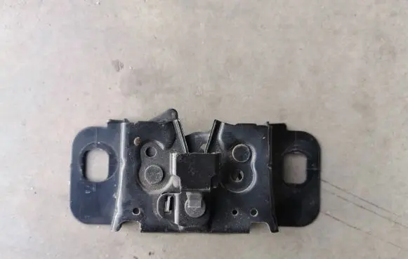 Chevrolet Corvette C7 Engine bonnet/hood lock/catch 23432306