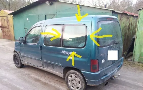 Citroen Berlingo Rear side window AS2