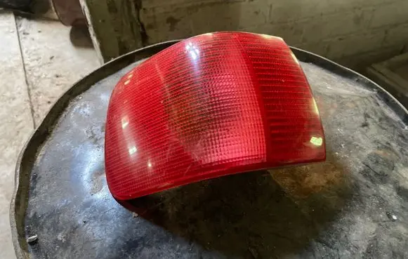 Audi 80 90 S2 B4 Rear/tail lights 8A0945095 8A0945095E