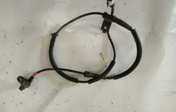 Hyundai Santa Fe ABS brake wheel speed sensor 95671-2B000