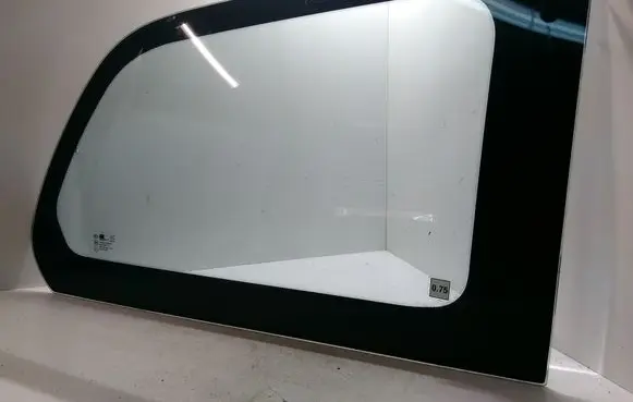 KIA Carnival Rear side window