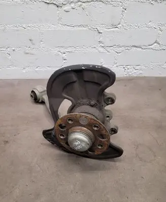Mercedes-Benz E C207 W207 Front wheel hub