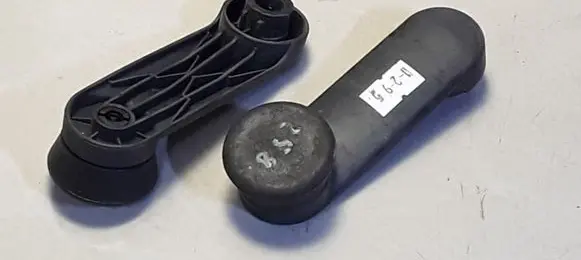 Opel Astra H Rear door window winding handle 90459502