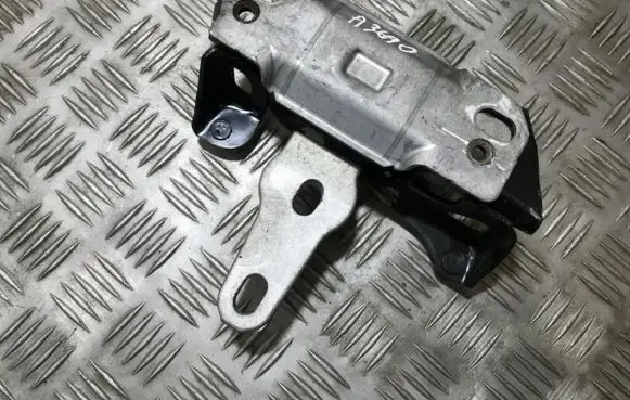 Ford Fiesta Engine mount bracket