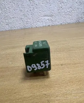 Mercedes-Benz S W126 Other relay 0015429619 D9857