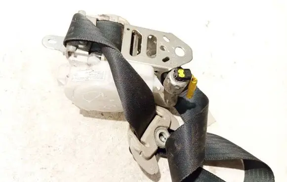 Toyota Avensis T270 Front seatbelt