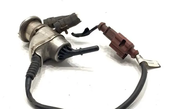Volkswagen Caddy Fuel injectors set 04L131113R