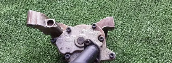 Volkswagen Golf VI Oil pump 03C103669E