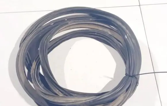 Mitsubishi Lancer Rubber seal front coupe door 