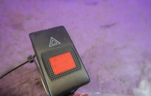 Audi A4 S4 B5 8D Hazard light switch 