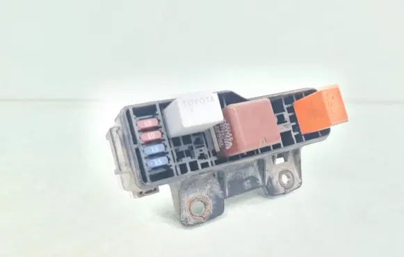 Toyota Avensis T250 Fuse module 9098702016 1567001570 9008087019