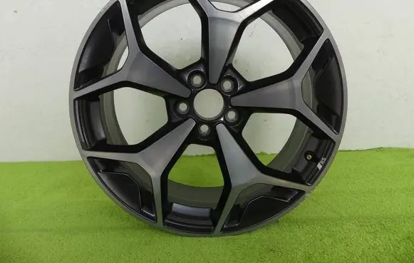 Audi A1 R18 alloy rim 82A601025BA 82A601025BB