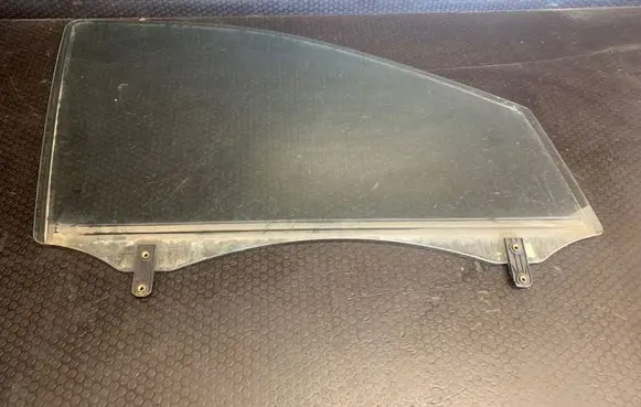 KIA Sorento Front door window glass four-door 43R00240