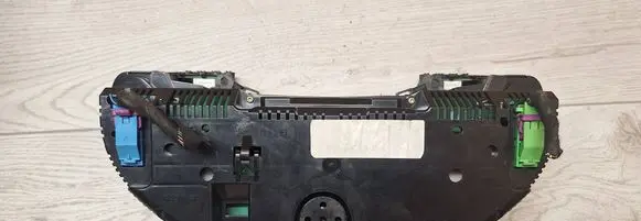 Speedometer (instrument cluster)