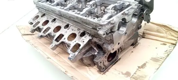 Volkswagen Golf VI Engine head 03L103373A 03L103286A