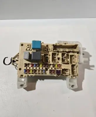 Toyota Corolla Verso AR10 Fuse module 892210F010 905765 2000635809