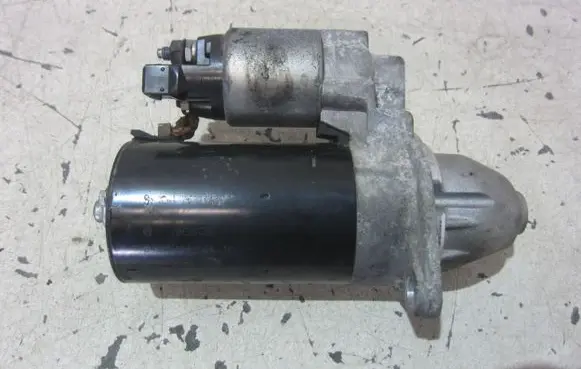 BMW 5 F10 F11 Starter motor 7610342