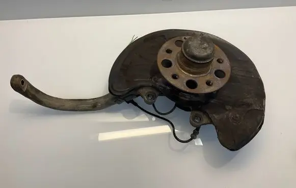 Mercedes-Benz E W211 Front wheel hub