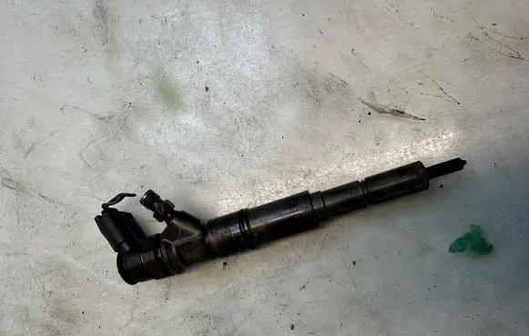 BMW 3 E46 Fuel injector 7793836